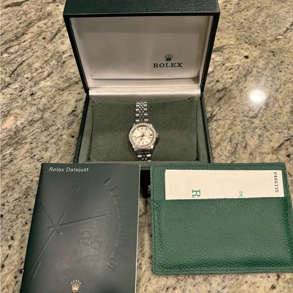 Rolex Silver Luxury Timepiece with Stainless Steel Band - Picture 3 of 10